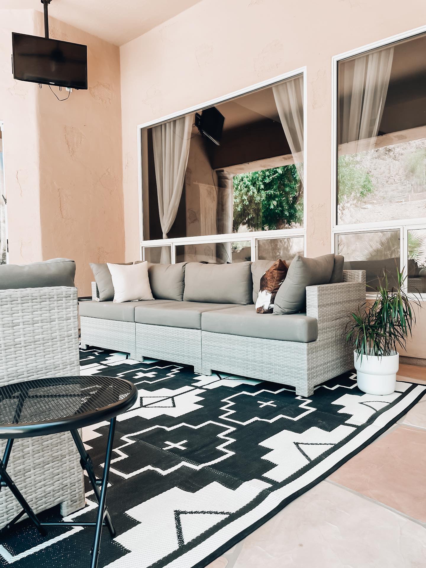 RANCH RUGS - 9ft x 12ft - TERLINGUA - Black + Ivory