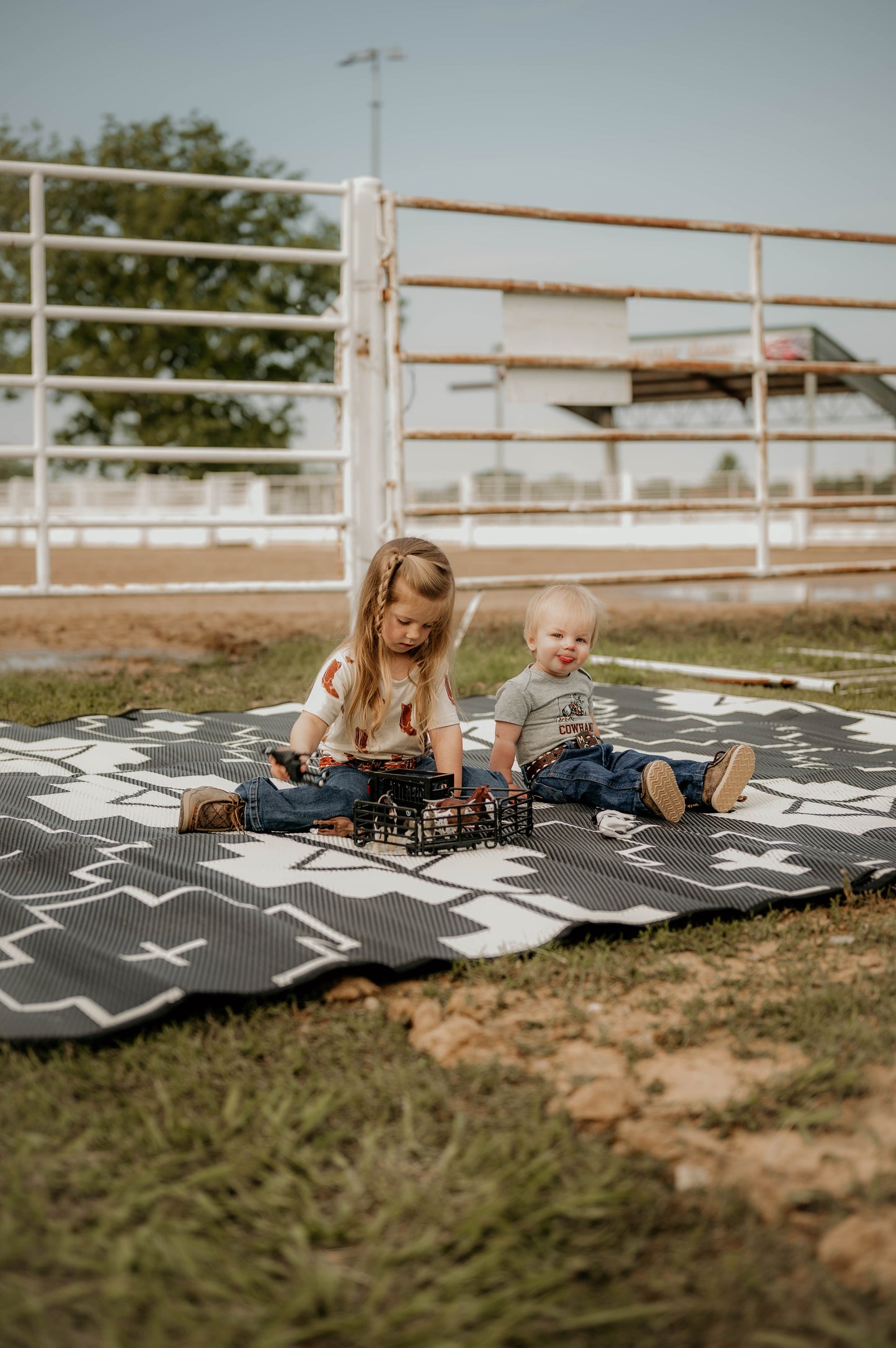 RANCH RUGS - 9ft x 12ft - TERLINGUA - Black + Ivory
