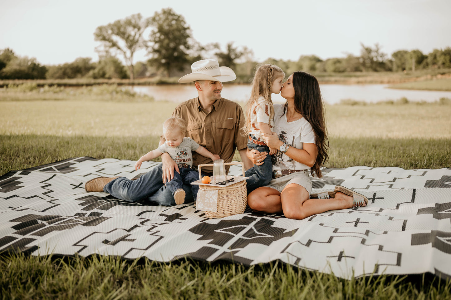RANCH RUGS - 9ft x 12ft - TERLINGUA - Black + Ivory