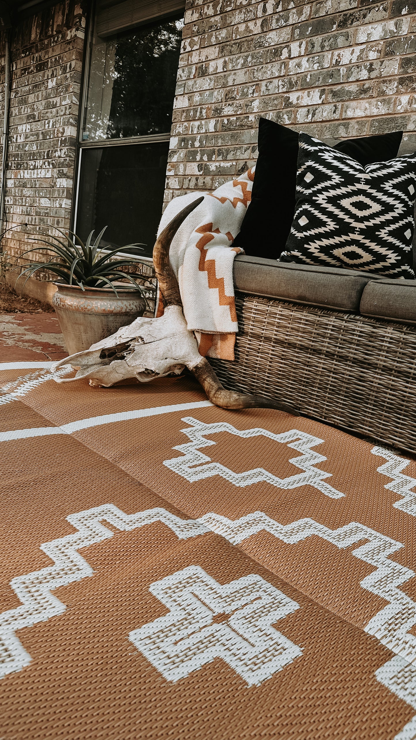 RANCH RUGS - 6ft x 9ft - ALPINE - Tan + Ivory