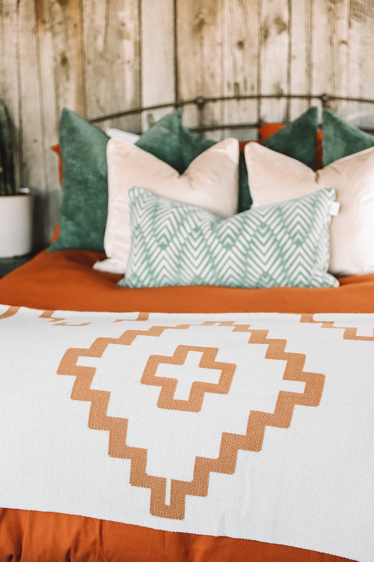 RUST ALPINE QUEEN THROW (Retired Product)