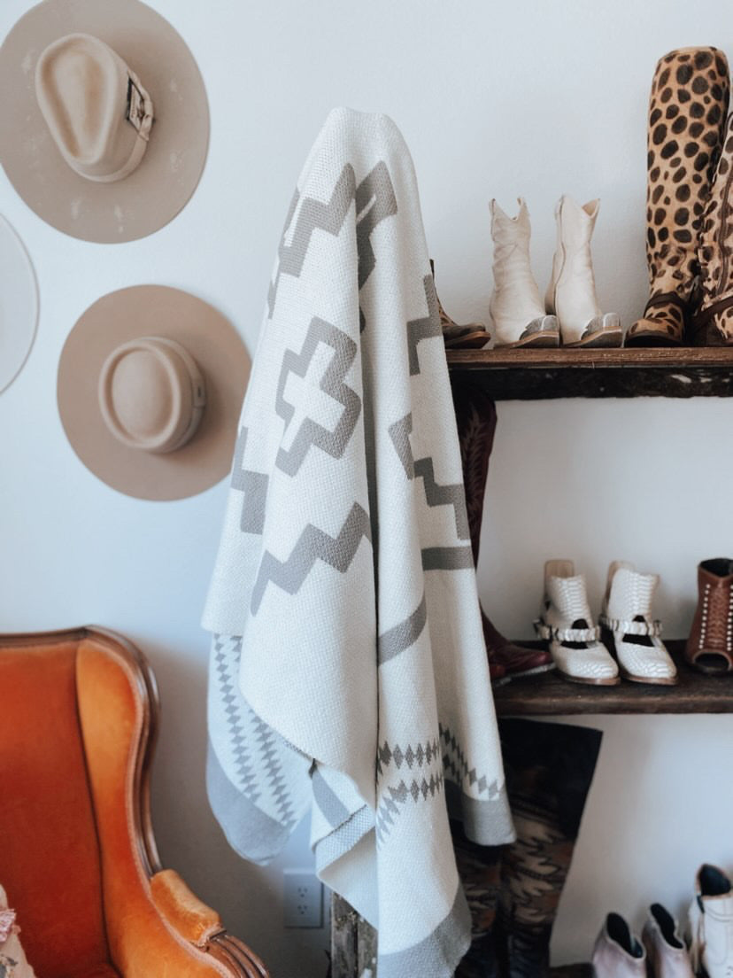 GRAY ALPINE QUEEN THROW (Retired Product)