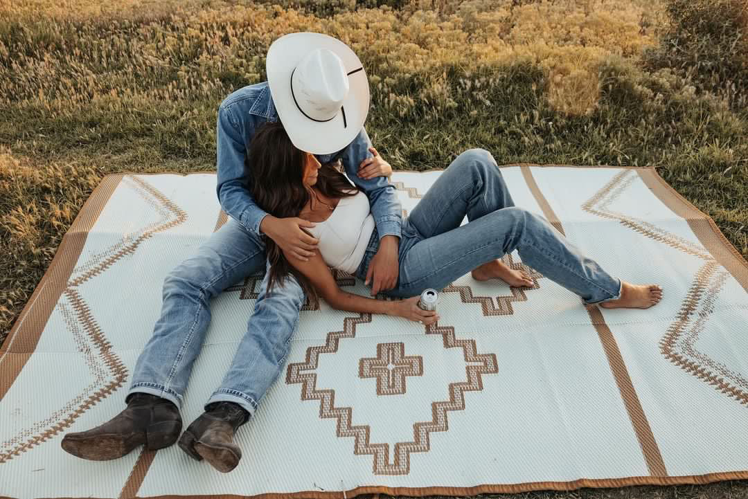 Daylight Ranch Rugs RANCH RUGS - 6ft x 9ft - ALPINE - Tan + Ivory – WesternGrande